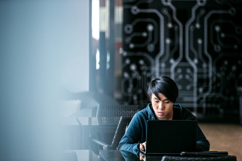 A tech worker with visual impairment uses assistive technology while visiting the Microsoft office.